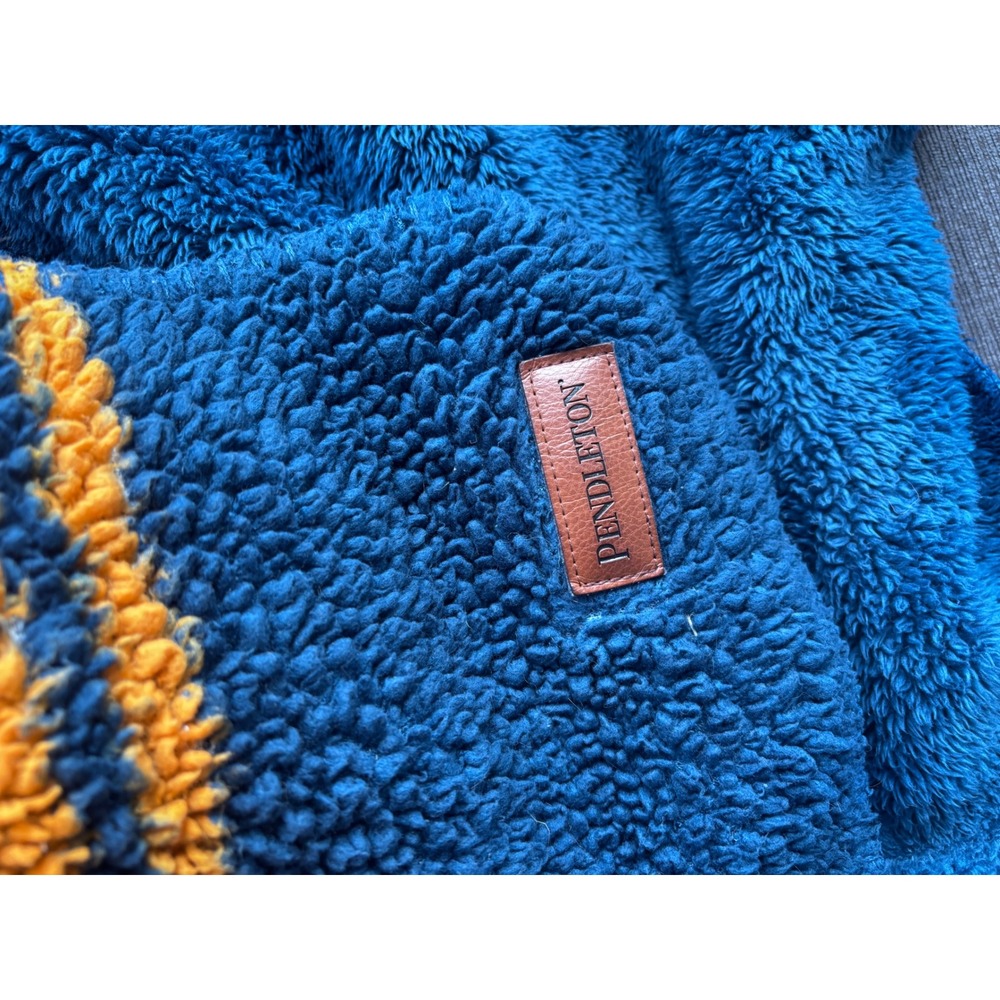 Pendleton Grand Canyon Sherpa Fleece Blanket 84x110 Oversized Queen Blue Stripe - Picture 4 of 6
